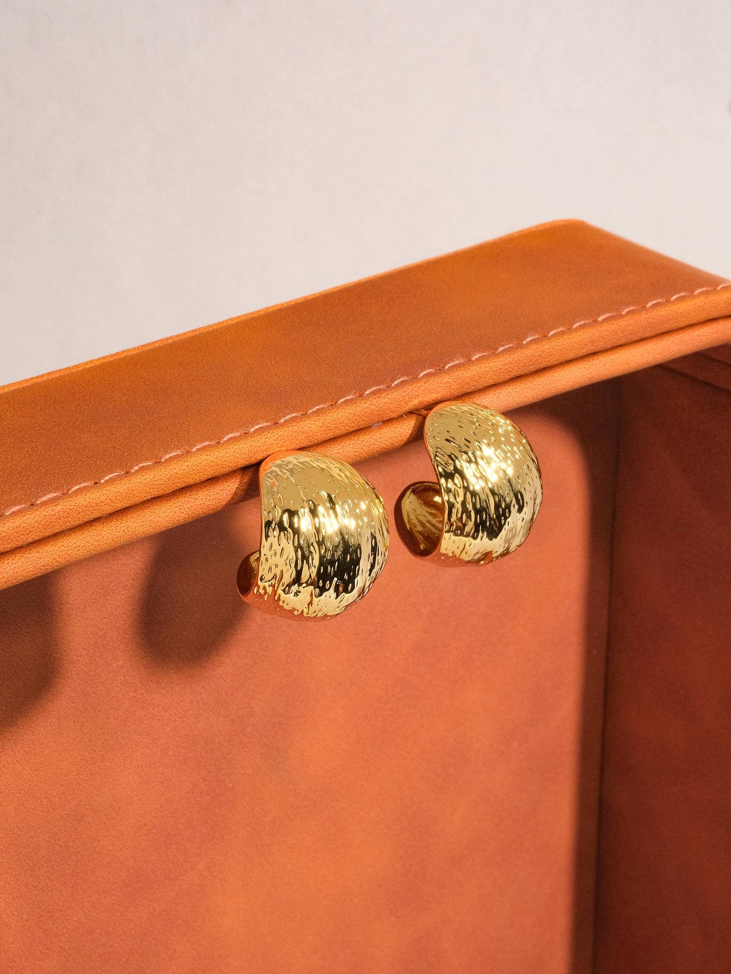 Zélie 18K Gold Textured Huggie Earring