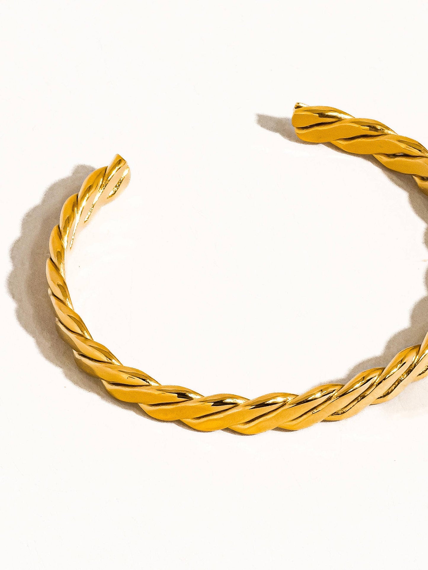 Bénir 18K Gold Non-Tarnish Braided Bangle